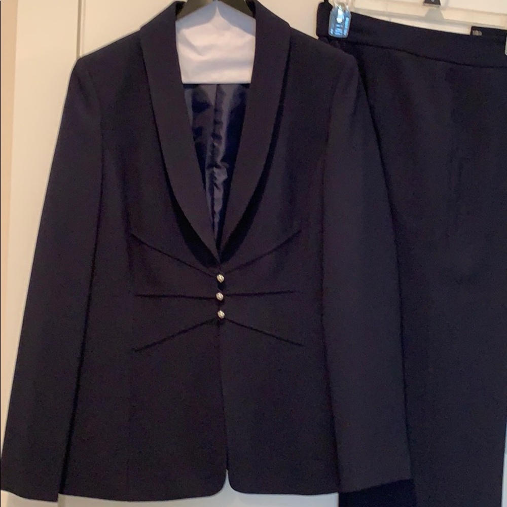 Tahari , Navy Blue Pantsuit, Sz 6